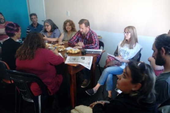 En estos momentos reunidos los referentes gremiales de la educación.