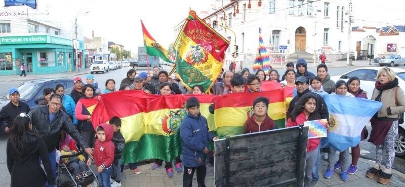 Manifestación en Kirchner y San Martín. (C.G)