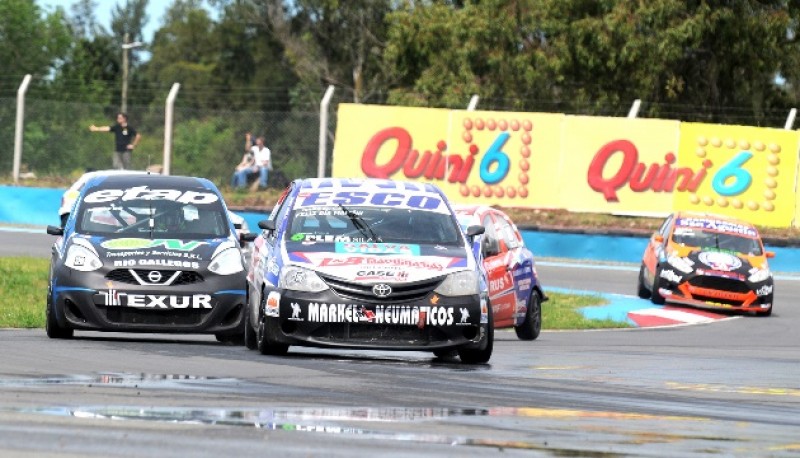 Los autos en carrera. 