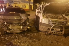 Tres hospitalizados tras un fuerte choque entre dos autos