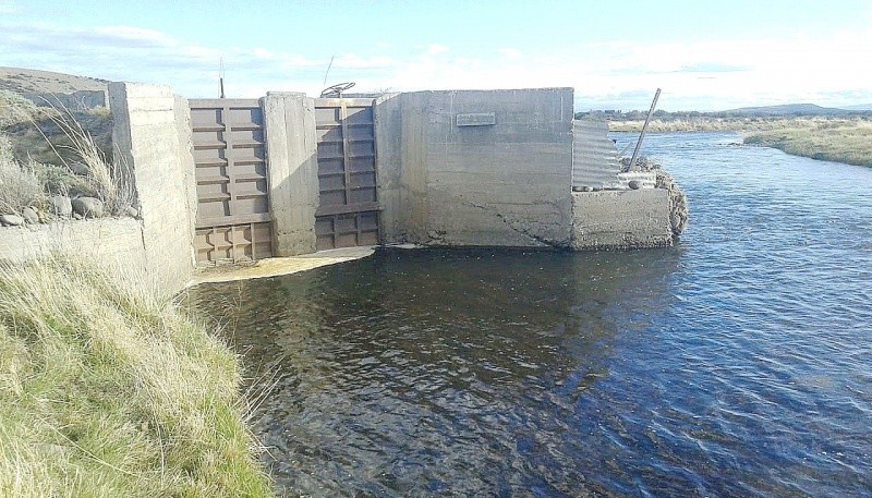 Compuertas en la zona del río Vizcachas. 