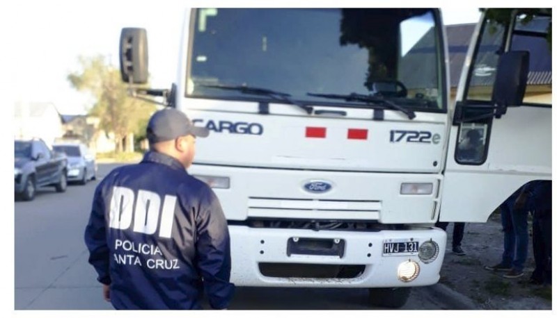 El Ford Cargo fue recuperado en Río Gallegos.