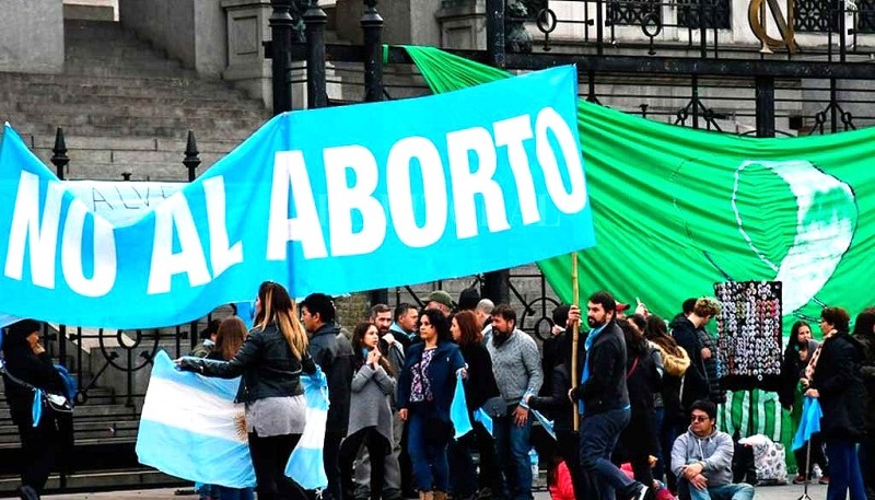 Militantes de las Dos Vidas en contra del aborto.