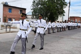 El Instituto de Formación Policial N° 811 realizó su cambio de abanderados