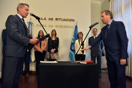 Arcioni le tomó juramento a Marcelo Lizurume.