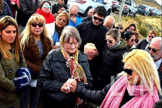 Despidieron las cenizas del psicólogo en el golfo San Jorge