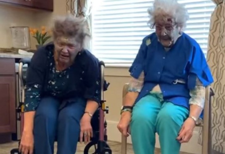 Captura del video de los abuelos interpretando la coreografía. 