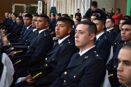 Egresaron 95 oficiales de la Escuela de Policía