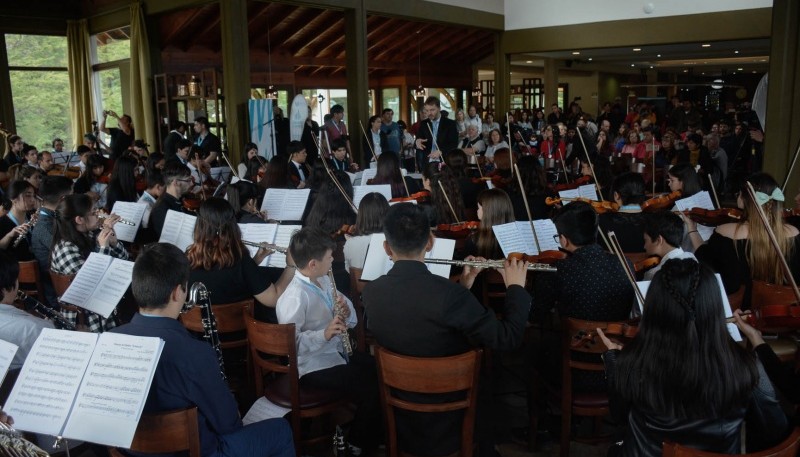  La Orquesta Sinfónica Juvenil se presentó en el Glaciar Perito Moreno