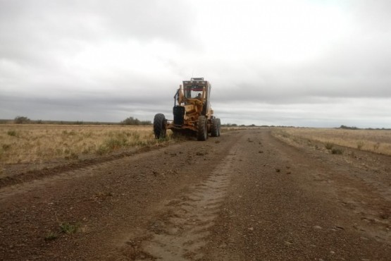 Reacondicionan la pista del aeroclub de Rawson 