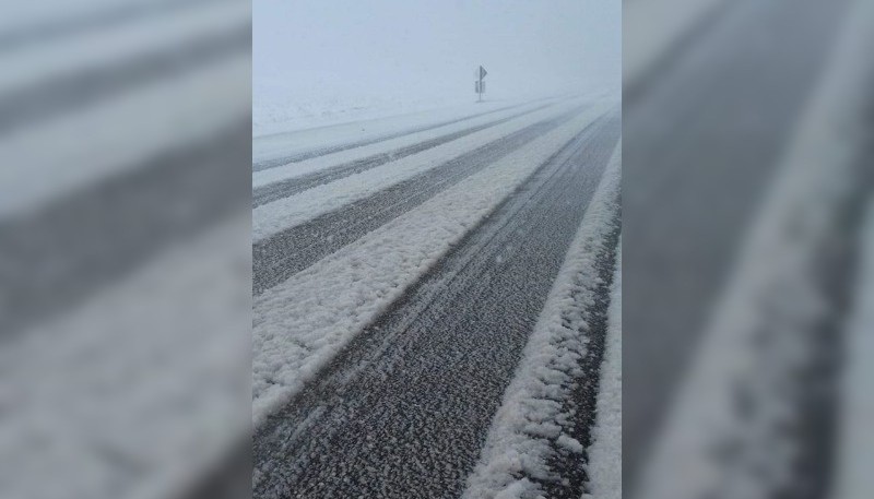 Nieve sobre la calzada. 