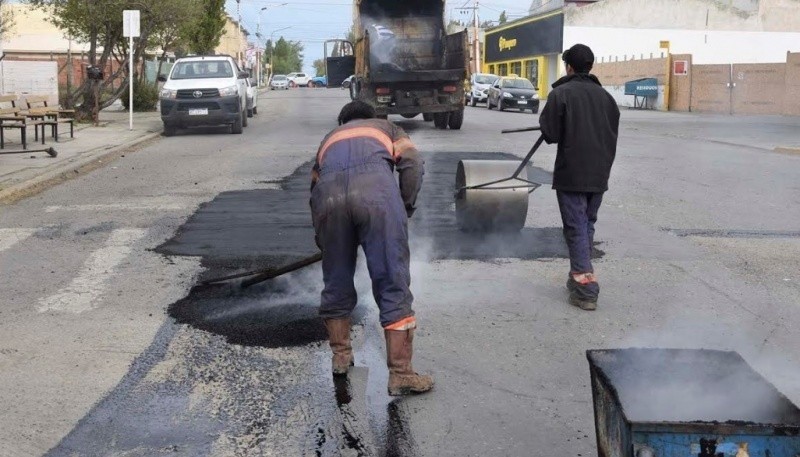 Bacheo en Av. San Martín (Foto archivo).