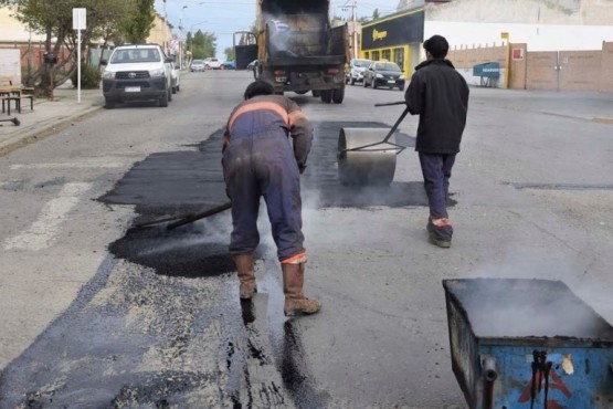 Bacheo en Av. San Martín (Foto archivo).