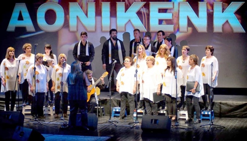 El Coro Aonikenk en Caleta Olivia