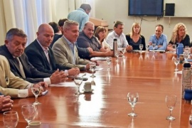 Arcioni encabezó la primera reunión de gabinete con los funcionarios que lo acompañarán en esta nueva gestión