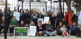 Mesa de Mujeres cantó “La culpa no era mía” en Casa de Gobierno