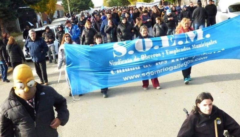 Trabajadores a la espera (Foto archivo).