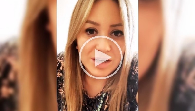 Karina llegó con toda la banda (Captura de video).