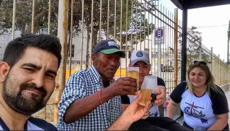 El brindis y acompañamiento de cada año.