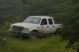 Encuentran una camioneta de YCRT abandonada