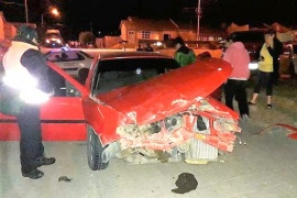 Hombre alcoholizado chocó y amenazó a una mujer y sus tres hijos