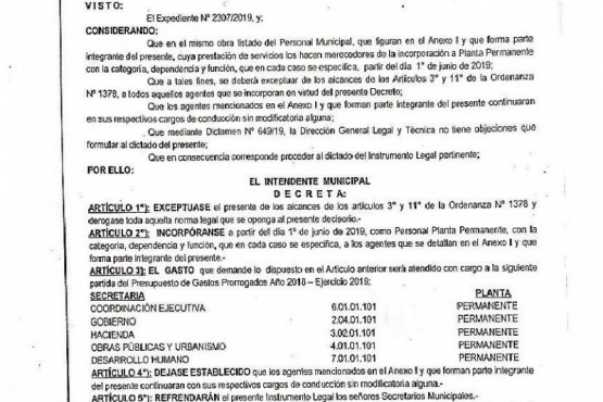 El Decreto lleva la firma de los funcionarios salientes. 