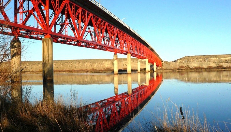 1-	Se accede a la isla con solo cruzar el puente sobre el río Santa Cruz.