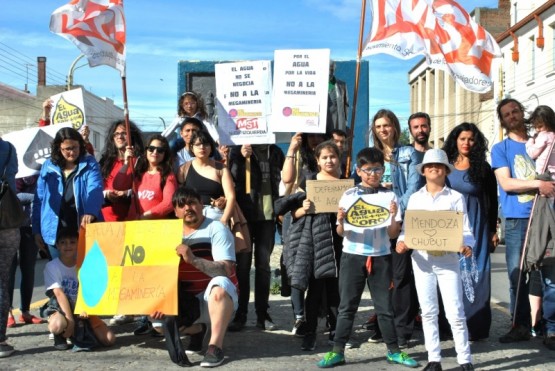 Expresión de solidaridad con las provincias de Chubut y Mendoza. (J. C. Cattaneo)