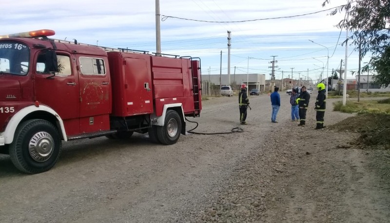 Una albañil rompió un caño de gas 