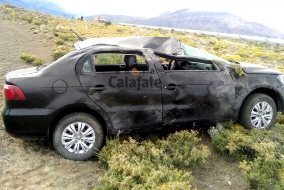 El rodado tras volcar en la Ruta Provincial 41 (Foto:Ahora Calafate).