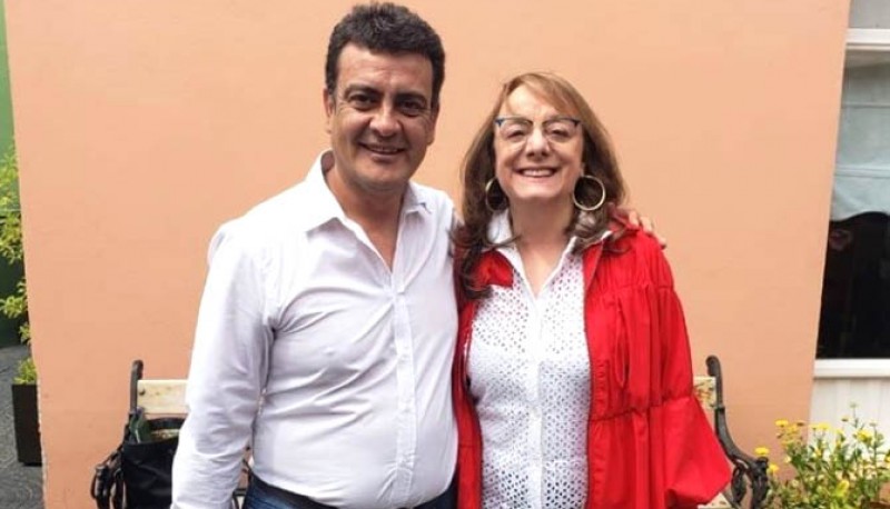 Gustavo González junto a la gobernadora Alicia Kirchner. 
