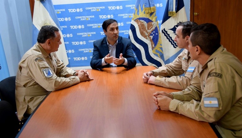 El intendente Pablo Grasso junto al Prefecto Mayor Guillermo Figueredo.