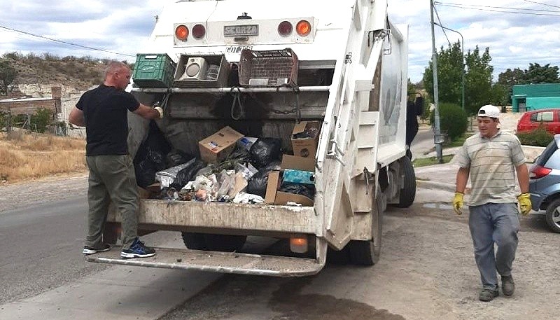 Un camión recolector de basura protagonizó un choque. (Foto Archivo)