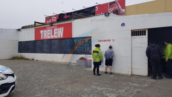 Detenidos en el lugar. 