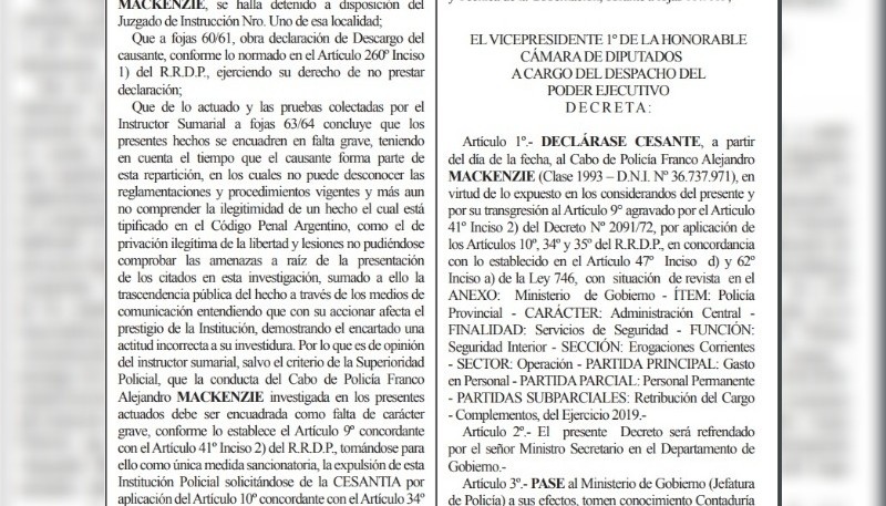 Extracto del Boletín Oficial donde se dispone la cesantía del bombero. 