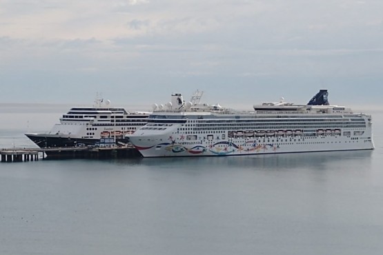 Cruceros en el muelle.