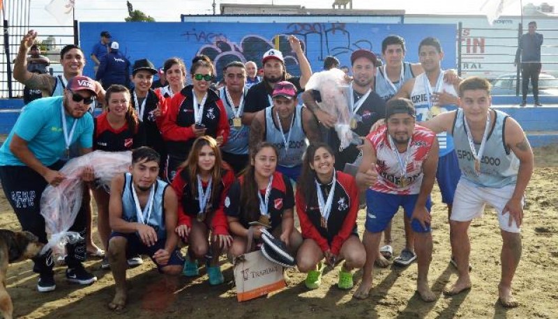 Los representantes del beach fútbol. 