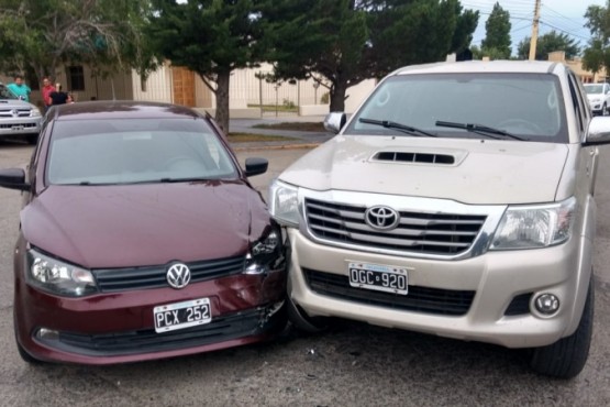 Los autos chocaron de manera frontal (Fotos C. Gonzalez) 