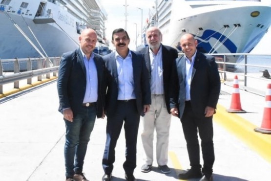 Recorrida en el Muelle Piedrabuena y el Crucero Eclipse.