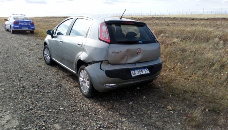 El Fiat Punto chocado en la parte trasera. 