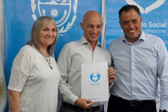 Cotillo junto a la ministra Barbara Weinzettel y al vicegobernador Eugenio Quiroga  