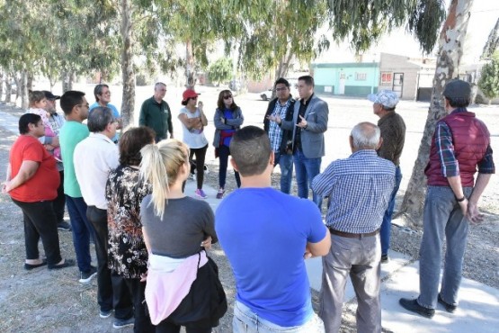 De la Vallina se reunió con vecinos de barrios Médanos, Belgrano y Sarmiento