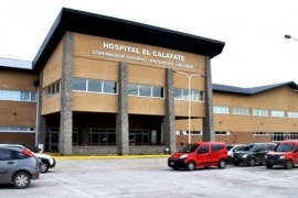 Dos personas terminaron hospitalizadas tras chocar