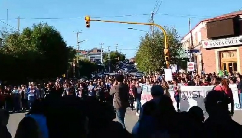 Imagen de la primera marcha en pedido de justicia por el caso de Puerto Deseado. 