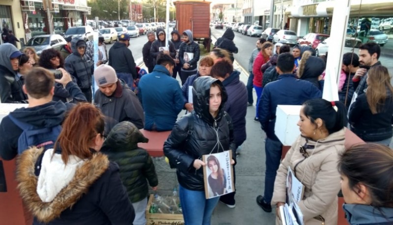 Se concentraron en la esquina de Kirchner y San Martín. (C. González)