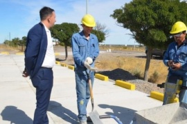 El Intendente visitó la obra del estacionamiento del aeropuerto