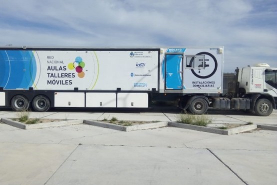 El camion con aula movil. 