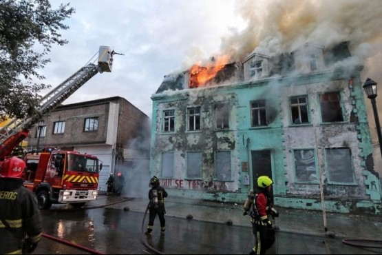 Los bomberos trabajaron en el lugar. 