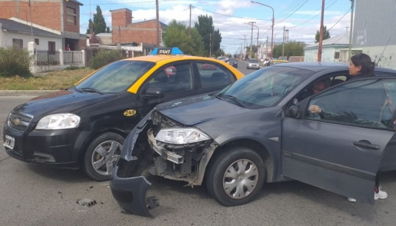 Colisión entre dos vehículos (C.R)