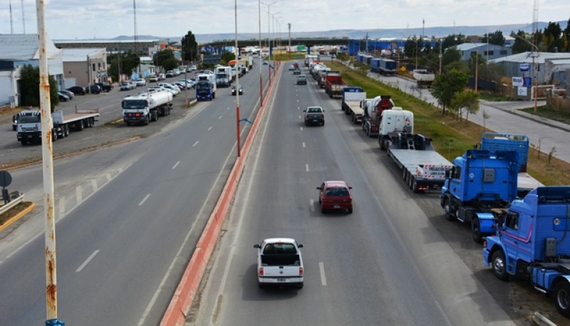 El reclamo del jueves en la Autovía 17 de Octubre amagaba profundizarse. (Foto: C.R.). 